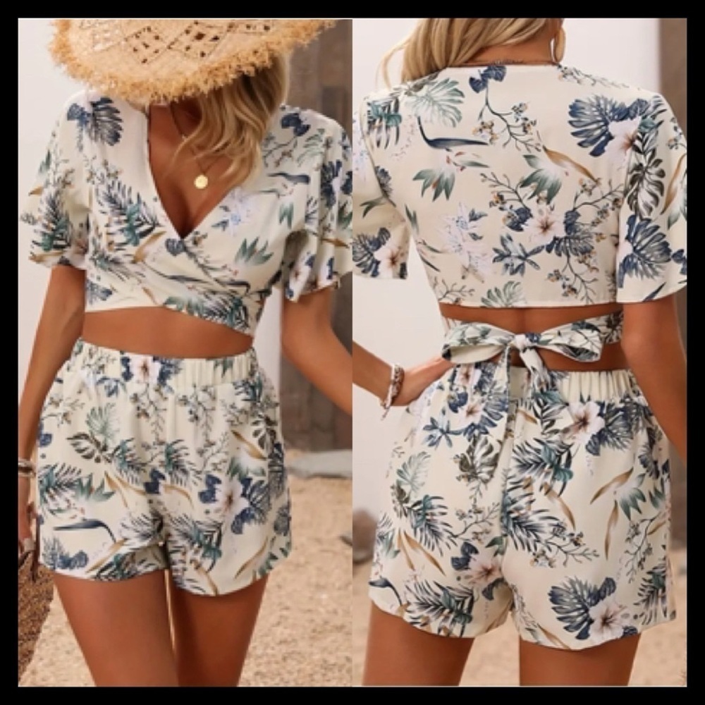 BOUTIQUE Two Piece Set Tropical Print 🌴✨ - Picture 2 of 7